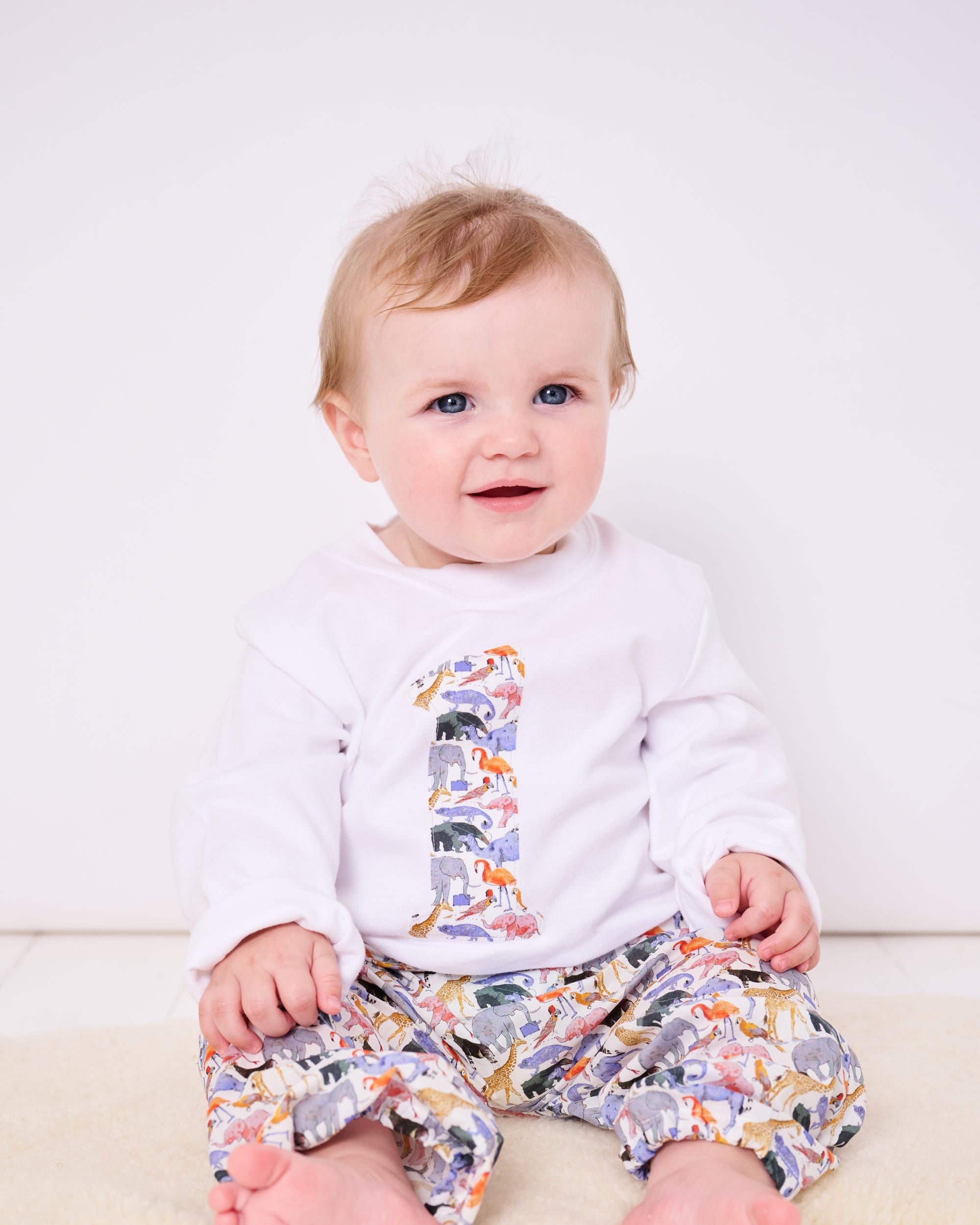 Magnificent Stanley Tee Number White T-Shirt in Queue For the Zoo Liberty Print